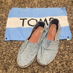 - Tom’s slip ons 7.5